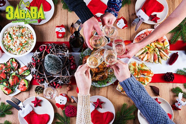 10 уникални идеи за украса на Коледна маса, които ще оживят празничната ви вечеря