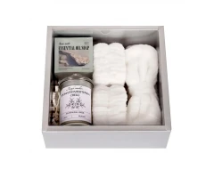 Подаръчен бял комплект за спа с ароматна свещ и органичен сапун „Sea Salt“