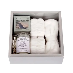 Подаръчен бял комплект за спа с ароматна свещ и органичен сапун „Sea Salt“